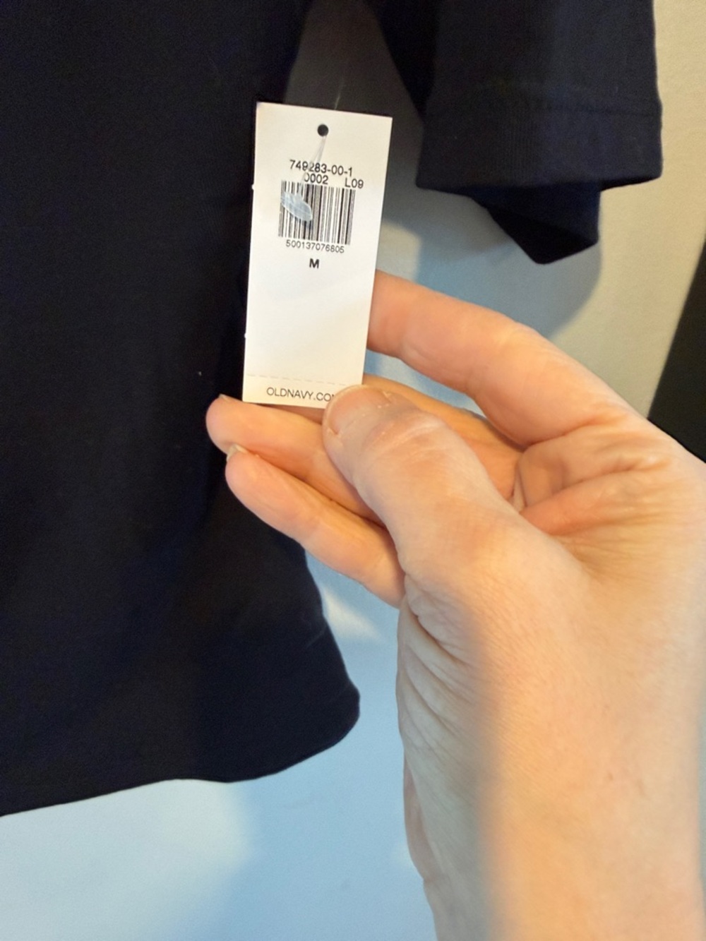 Old Navy Black Scoop Neck Short Sleeve Women's Top - Picture 3 of 6